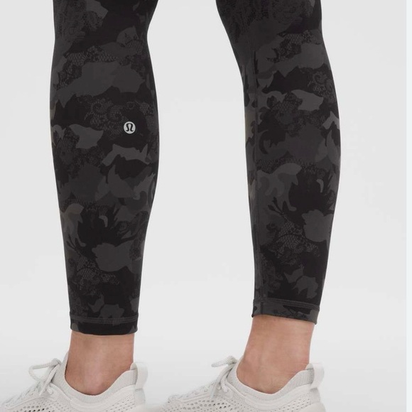 lululemon Wunder Train High Rise 28” - Picture 6 of 9